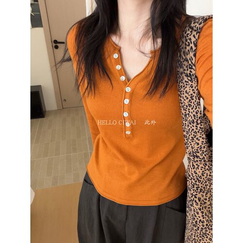 此外V领纽扣软糯针织长袖T恤女