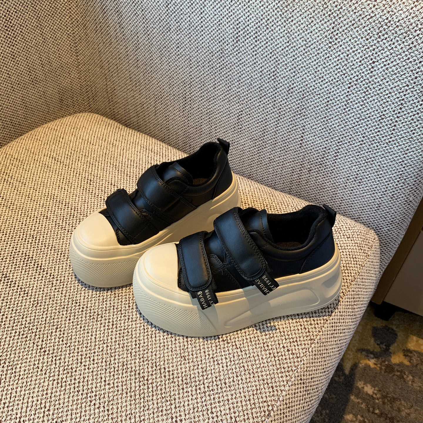 曼斯贝勒加绒厚底魔术贴休闲板鞋