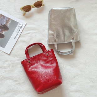 ins复古油蜡皮水桶包托特包手提小包包银色红色单肩斜挎小包包女