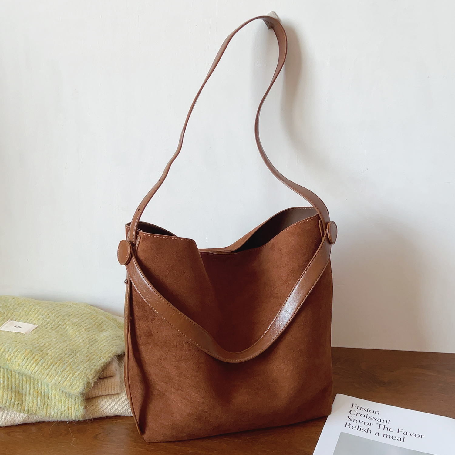 ins复古麂皮绒水桶包大容量托特包子母包单肩斜挎包绒面通勤包女