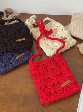 韩国ins可爱镂空编织包毛线包红色针织手机包文艺斜挎小包包2024