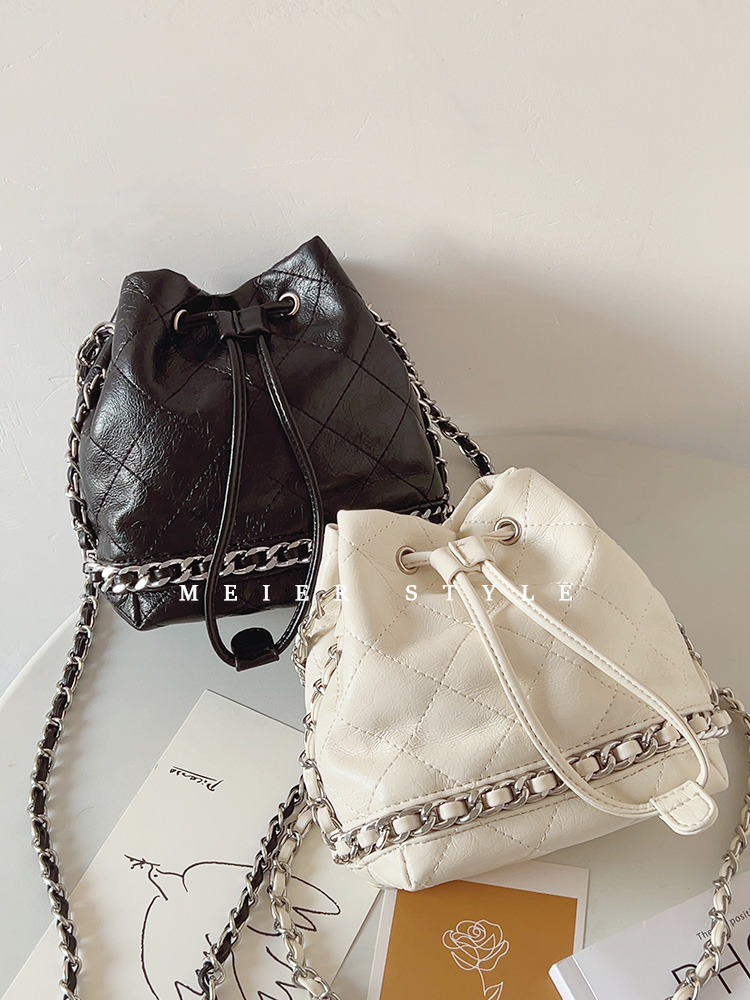 菱格水桶包时尚链条包斜挎小包包