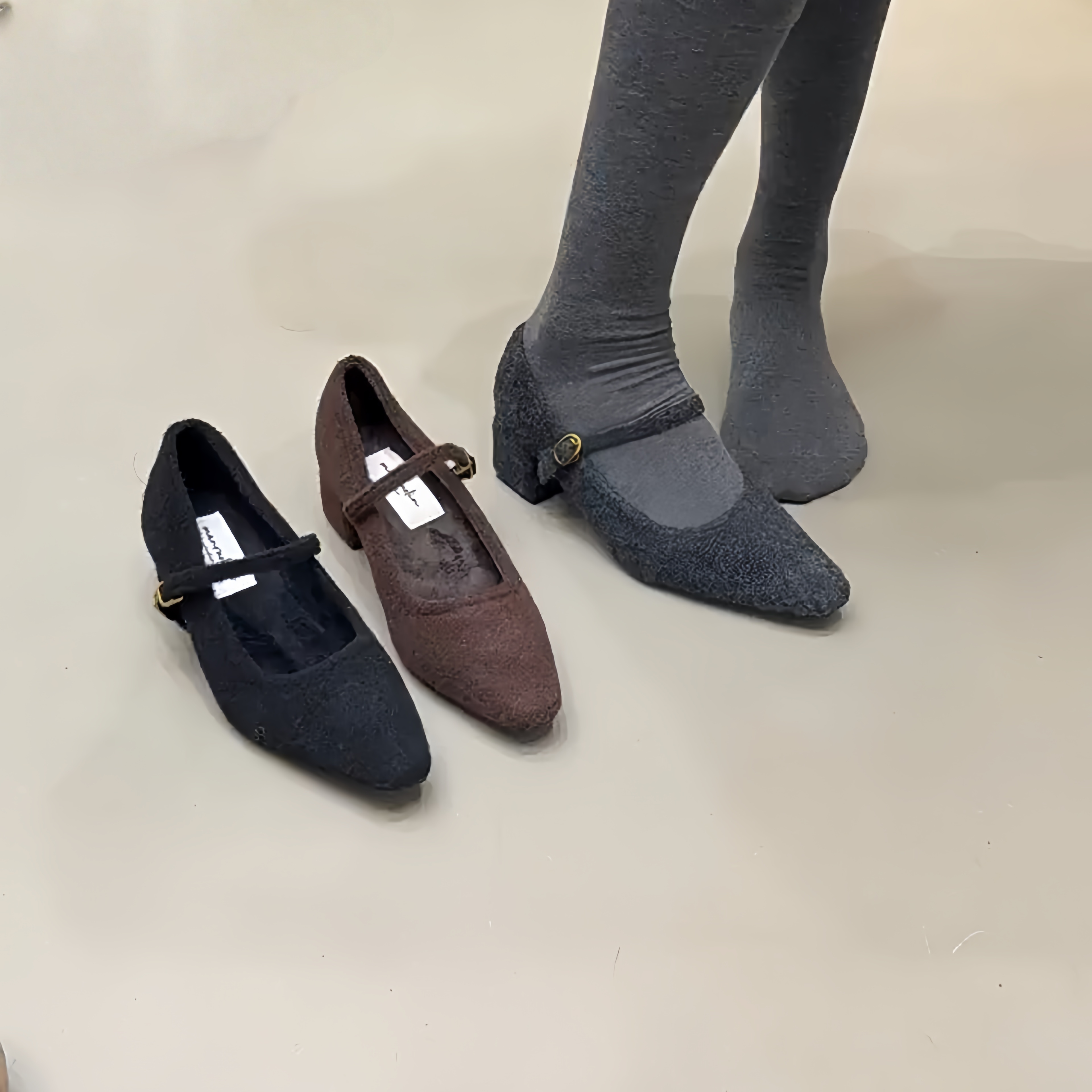 2025年冬季韩版高跟鞋灰色毛毛鞋女温柔仙女风配裙子加绒玛丽珍鞋