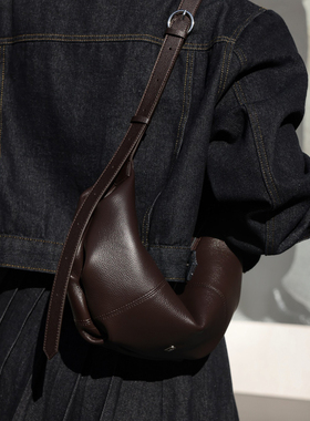 菲小姐订制大容量头层牛皮网红牛角包简约单肩斜挎可颂包饺子包