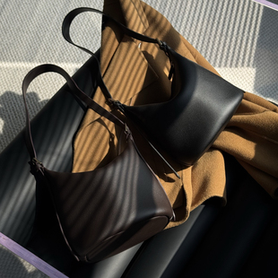 欧尚典小众头层牛皮水桶包女包包高级感百搭大容量通勤单肩斜挎包