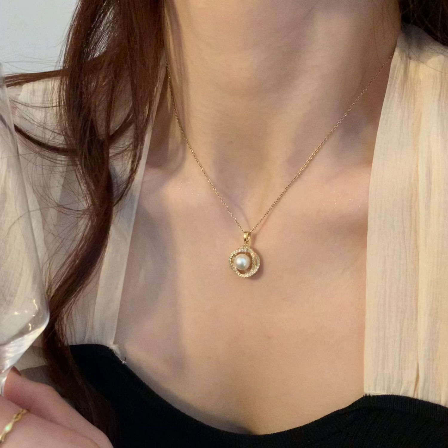 珍珠项链女气质轻奢小众彩金锁骨链ins冷淡风网红吊坠配饰镶嵌