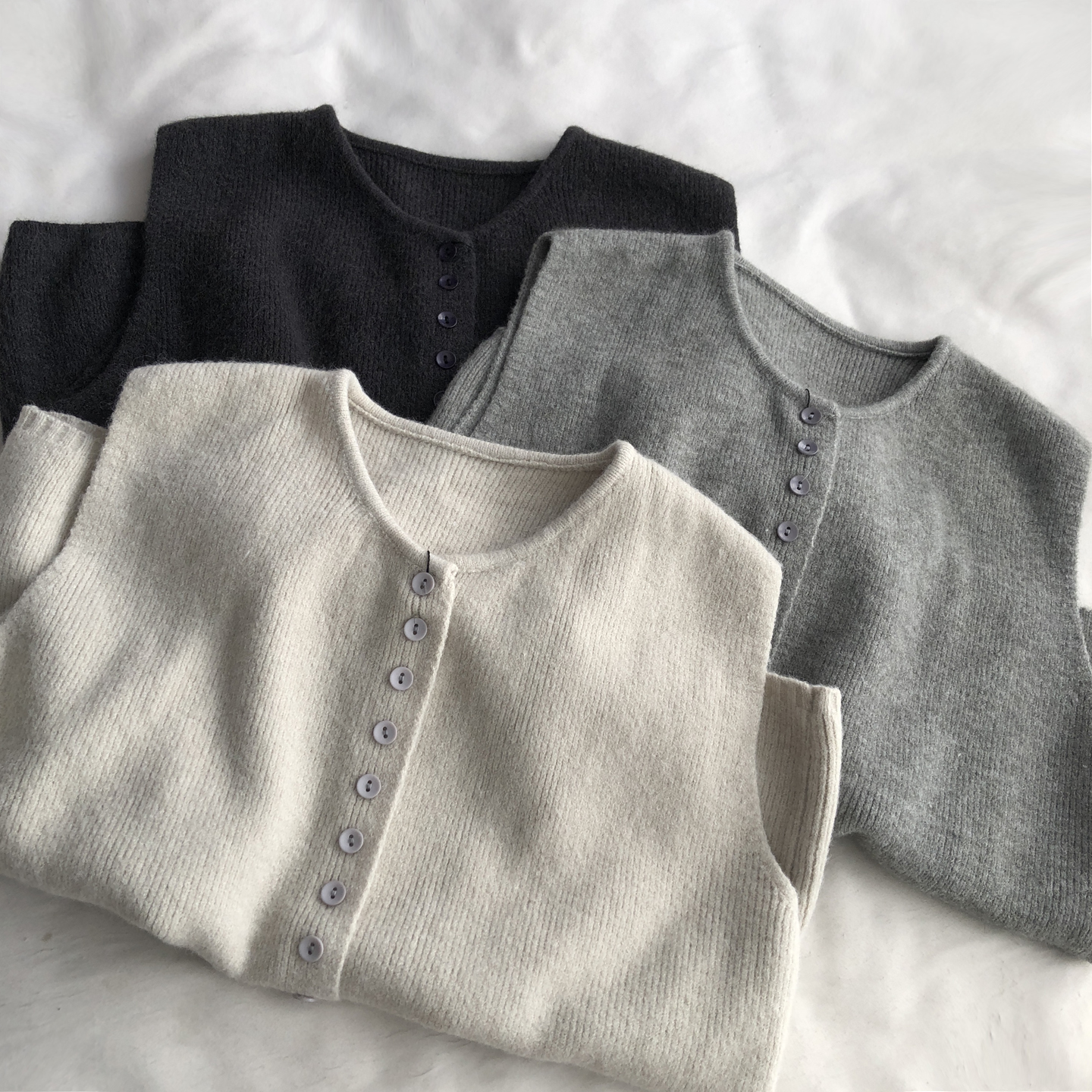 三色 小排扣极简日常叠穿搭针织衫马甲无袖坎肩秋款毛衣女新款