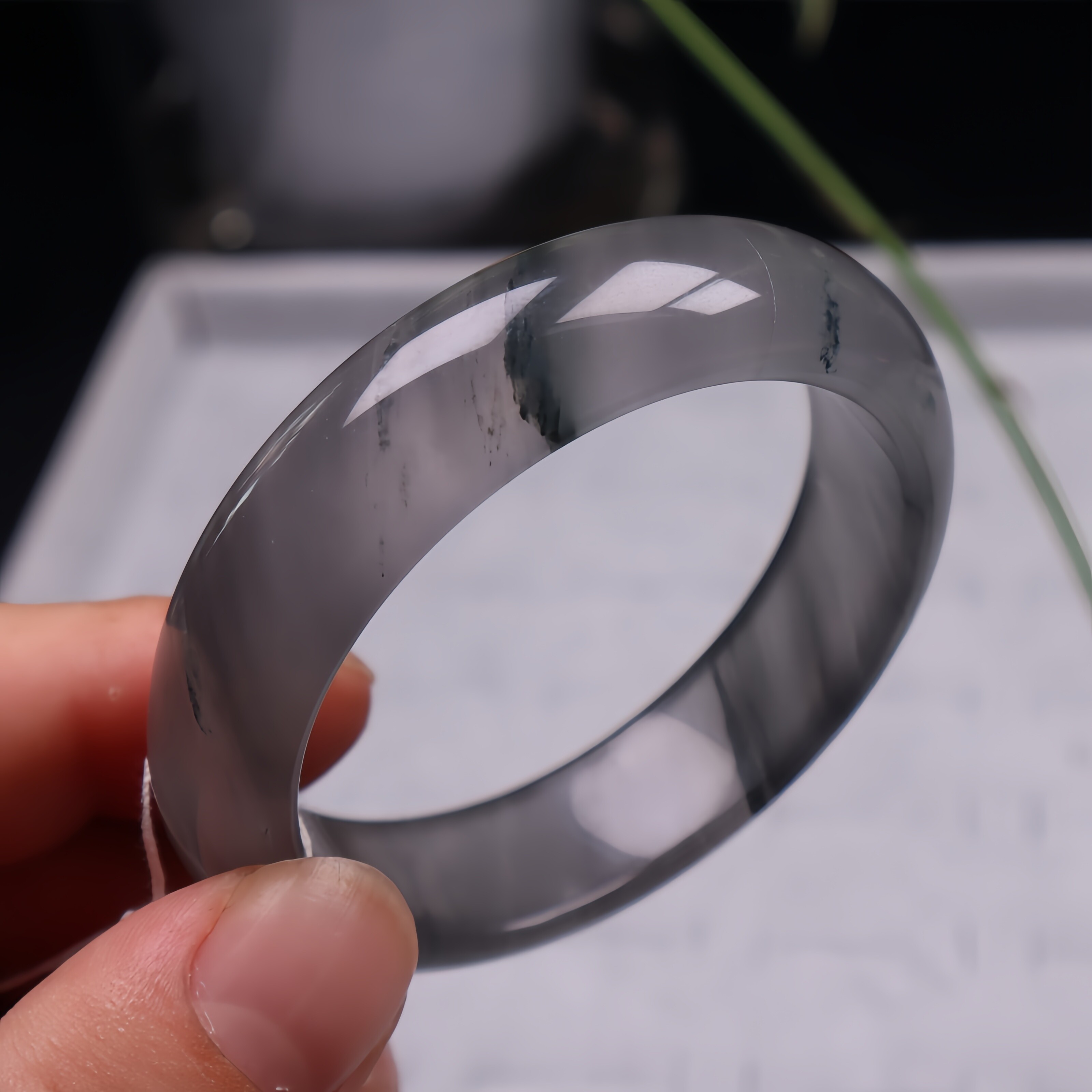 冰乌鸡飘花手镯 女款 天然a货缅甸水沫玉乌鸡扁条手镯51小圈口