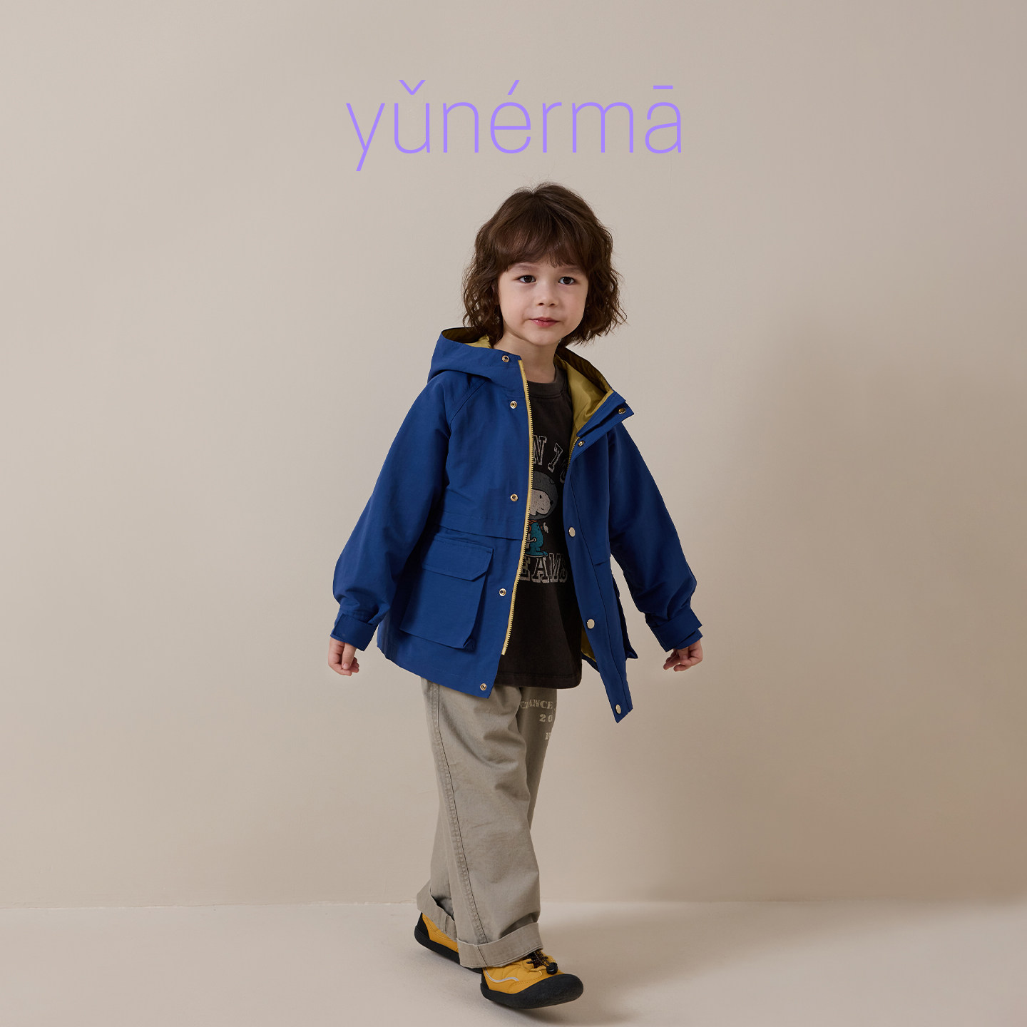 幼儿园经典连帽防风外套图片