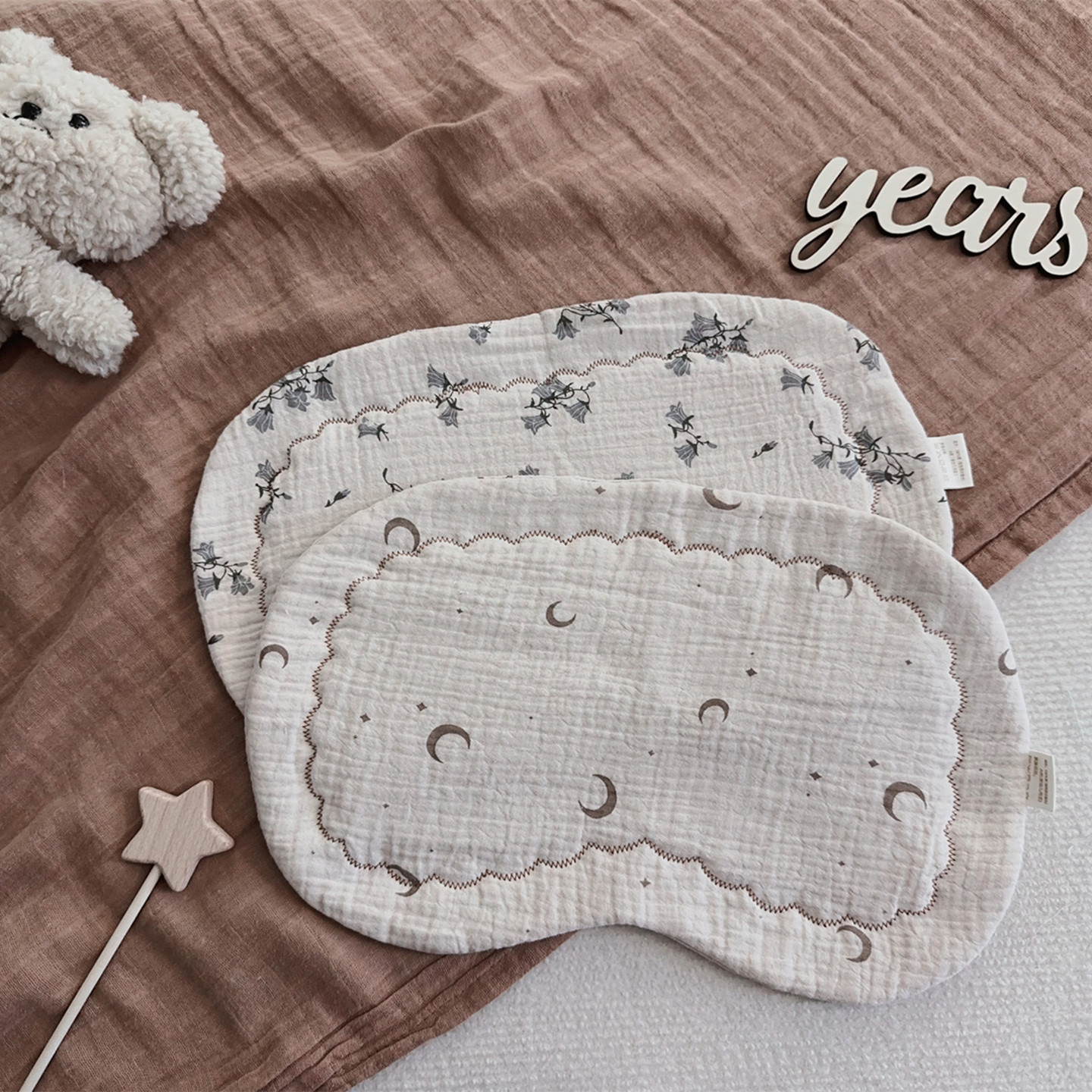 婴儿纱布平枕宝宝枕头0-24个月新生儿软枕巾高度防吐奶拍嗝云片枕