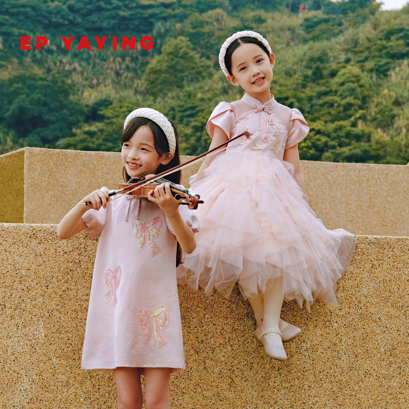 雅莹童装演出生日新中式