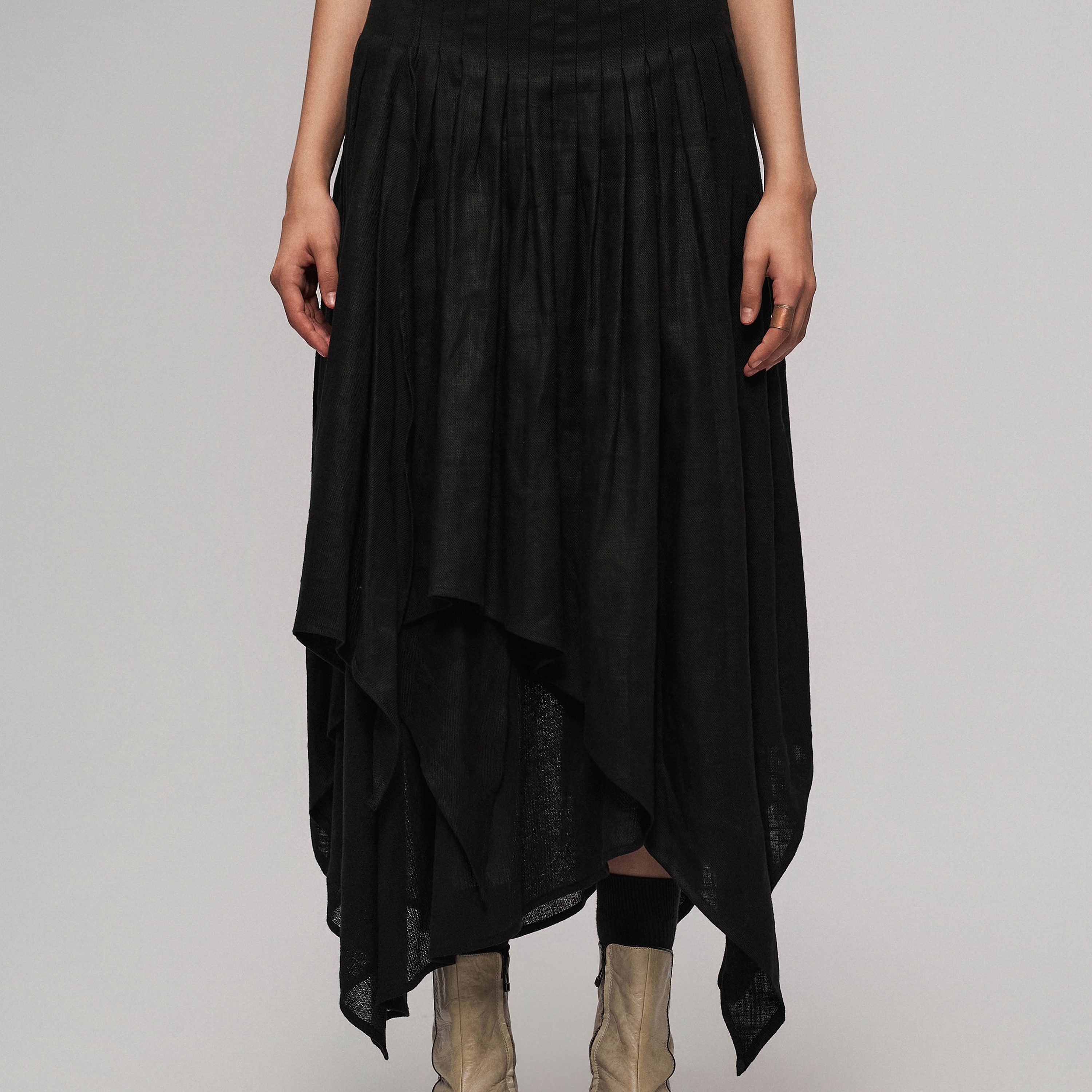 「 凌鸦ILNya 」差池_黑 落花琴褶半身裙 棉麻混纺修身款褶皱裙