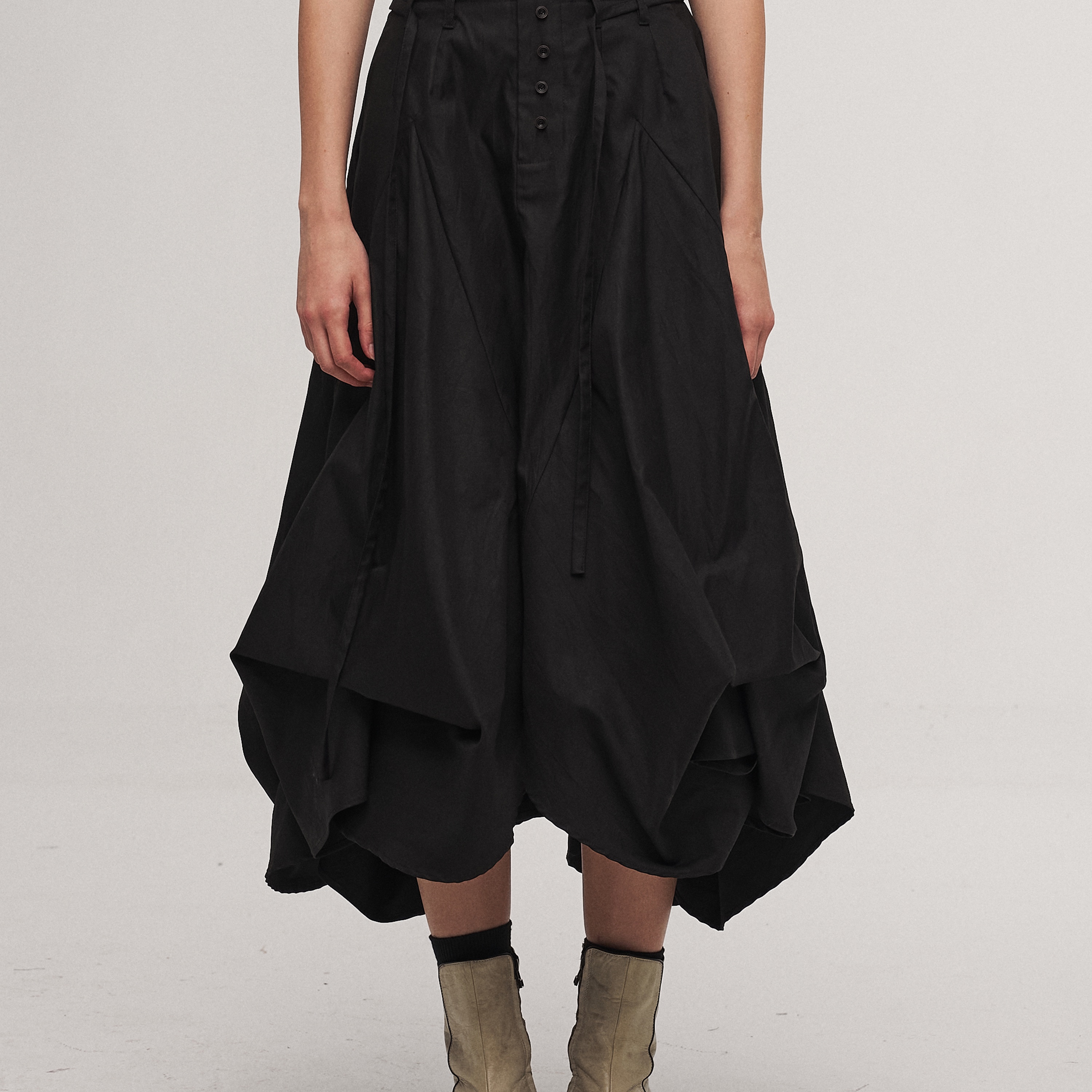 「 凌鸦ILNya 」差池_黑 墨粼花苞裙裤 异形剪裁宽松无腰头剑道裤