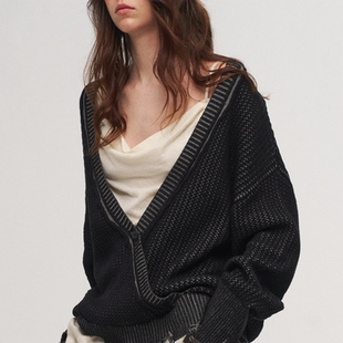 「 凌鸦ILNya 」差池_黑灰 破坏剥落套头衫 深V领拼色针织开衫