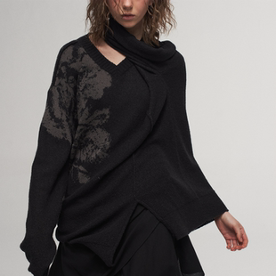 「 凌鸦ILNya 」差池_黑 疏密提花针织套头衫 V领秋季保暖针织衫