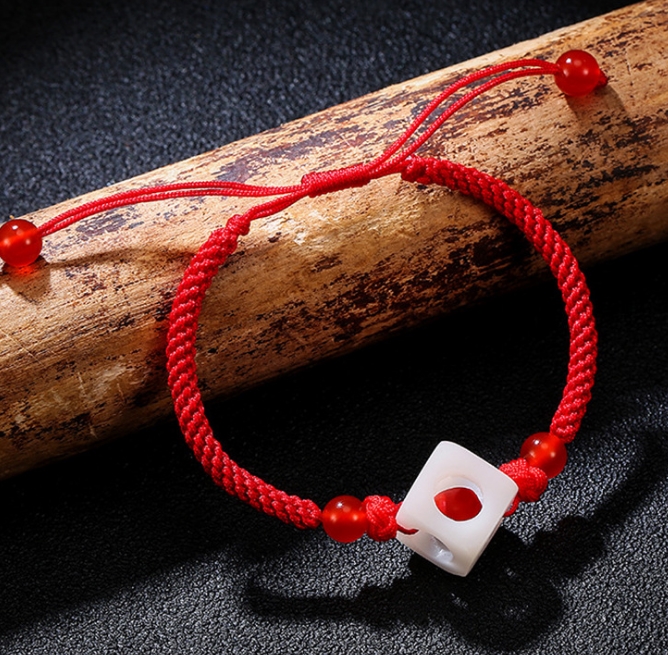 玲珑骰子饰品编织相思豆红绳手链