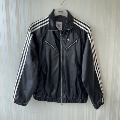 潮包背 现货 Adidas 三叶草女子亮泽感仿皮机车风风衣棉服 JD3778