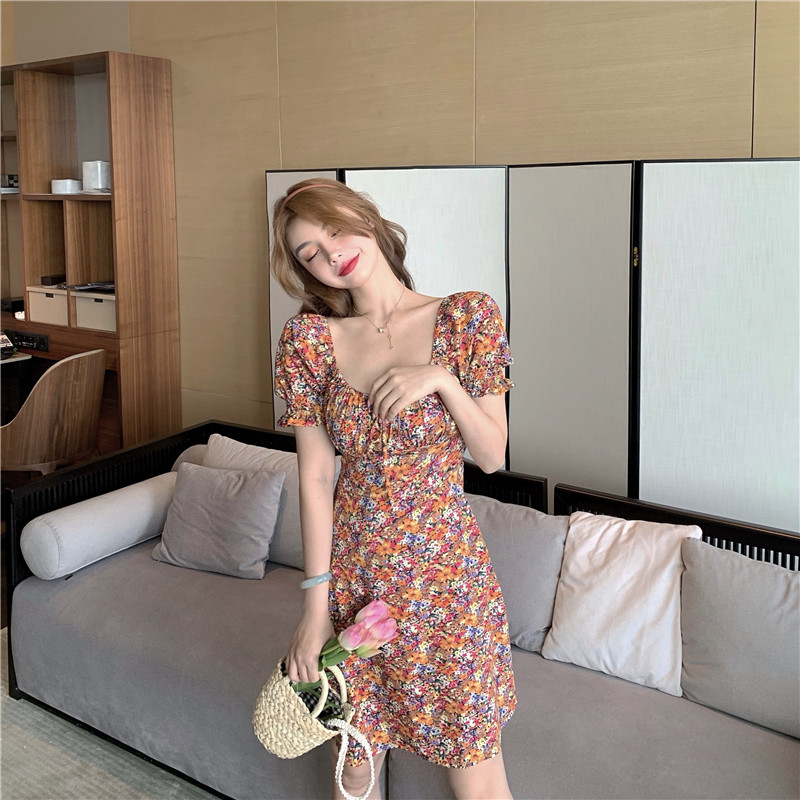 Real photo 2021 summer French retro girl's oil painting floral bubble sleeve slim dress