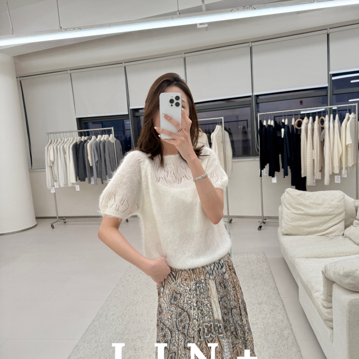 LIN+  -秋上新～羊驼毛镂空钩花简约针织衫（含31.3羊驼毛）