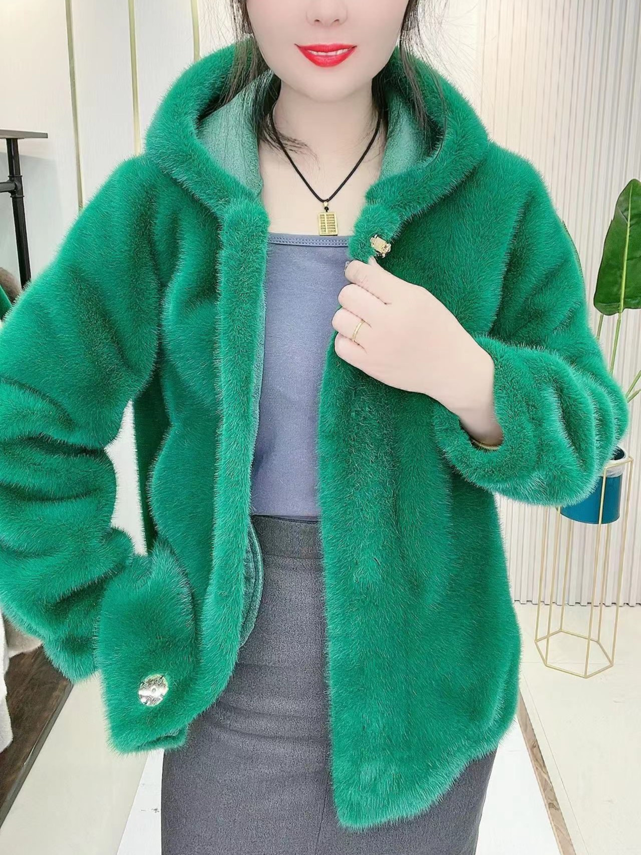 秋冬连帽款金貂绒女士短款外套皮皮草