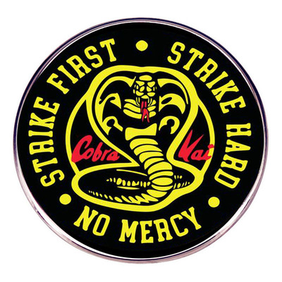 先发制人毫不留情眼镜蛇胸章经典