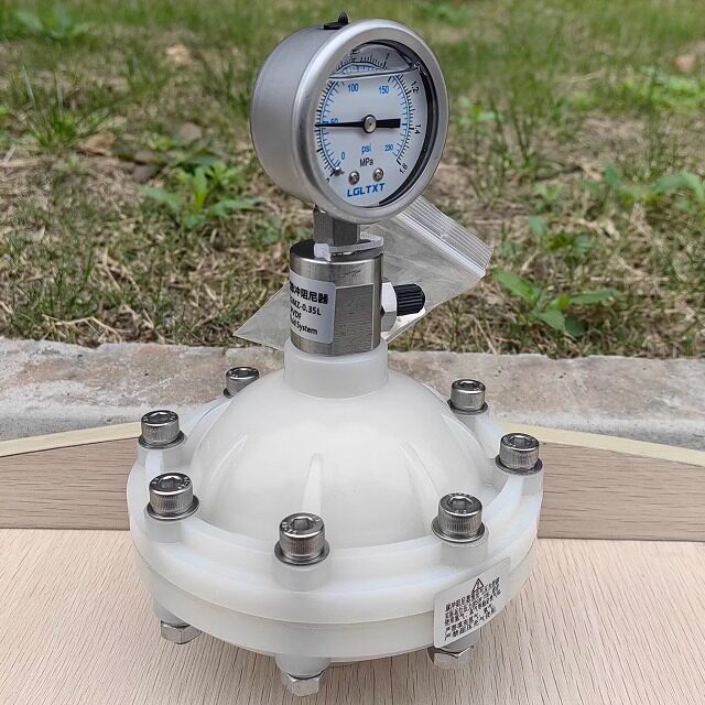 PVDF膜片式脉冲阻尼器 不锈钢DN15/20/32/40隔膜LGMZ型压力缓冲罐
