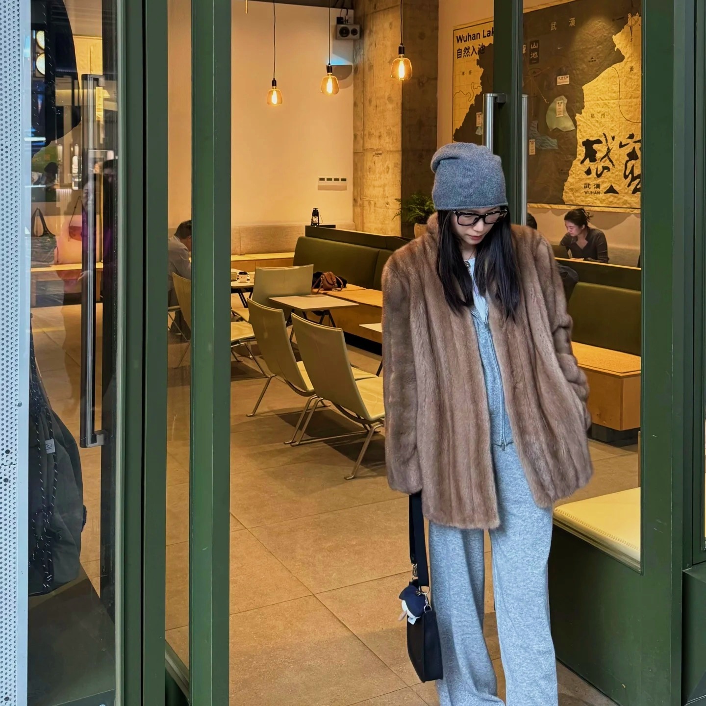 秋冬新款仿水貂毛纹理感v领气质开衫皮草外套环保皮毛一体大衣女