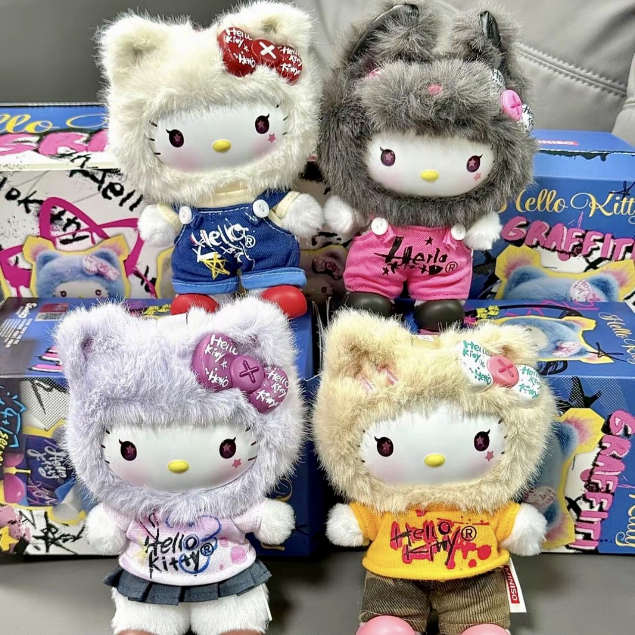 MINISO名创优品三丽鸥家族涂鸦系列搪胶毛绒盲盒Hello Kitty挂件图片