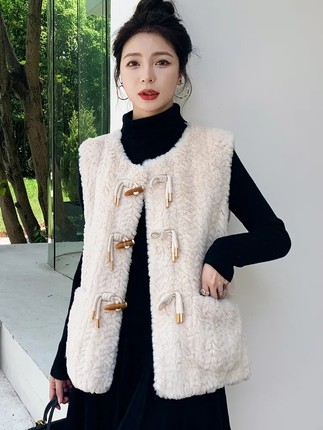 仿羊羔毛颗粒绒马甲女短款秋冬宽松圆领时尚外穿背心皮毛一体马夹