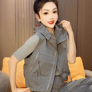 连帽上衣潮 马夹女休闲百搭开衫 2026年春秋新款 减龄显瘦设计感无袖