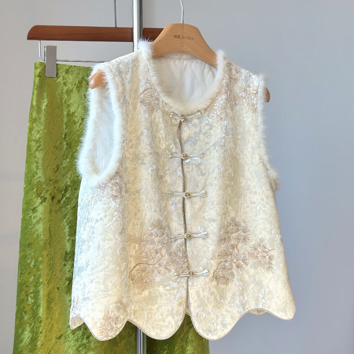 高级感新中式国风丝绒2026新年新款无袖百搭夹棉加厚款气质马夹,女装/女士精品,马夹,淘宝优惠券,粉丝福利购,淘宝优惠卷