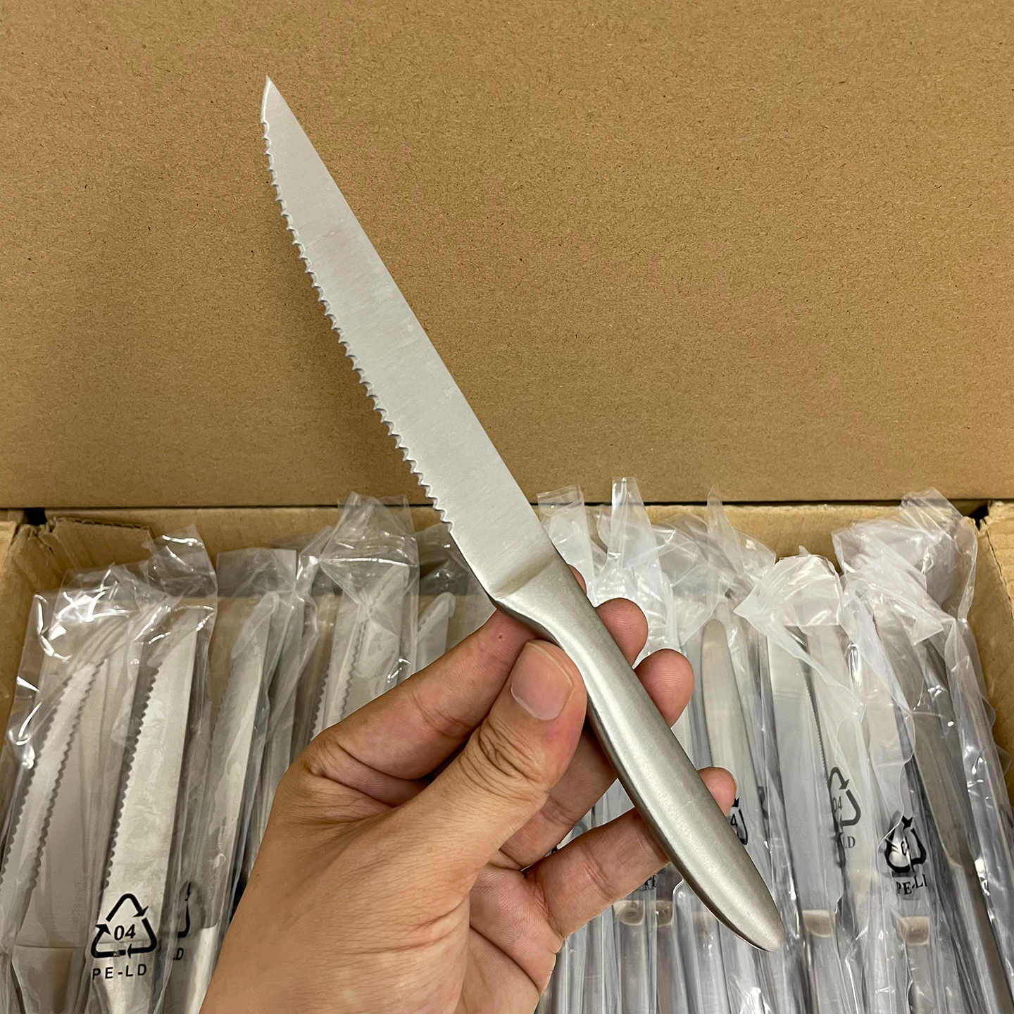 库存大锯齿不锈钢切牛排专用刀