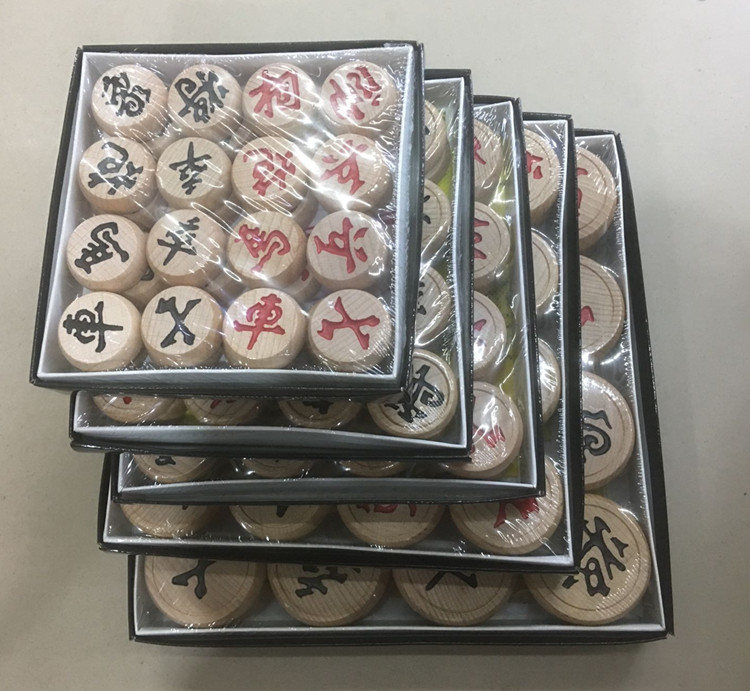 包邮中国象棋实木4/5/6/7CM宽象棋木质象棋防裂油光象棋+塑料纸盘