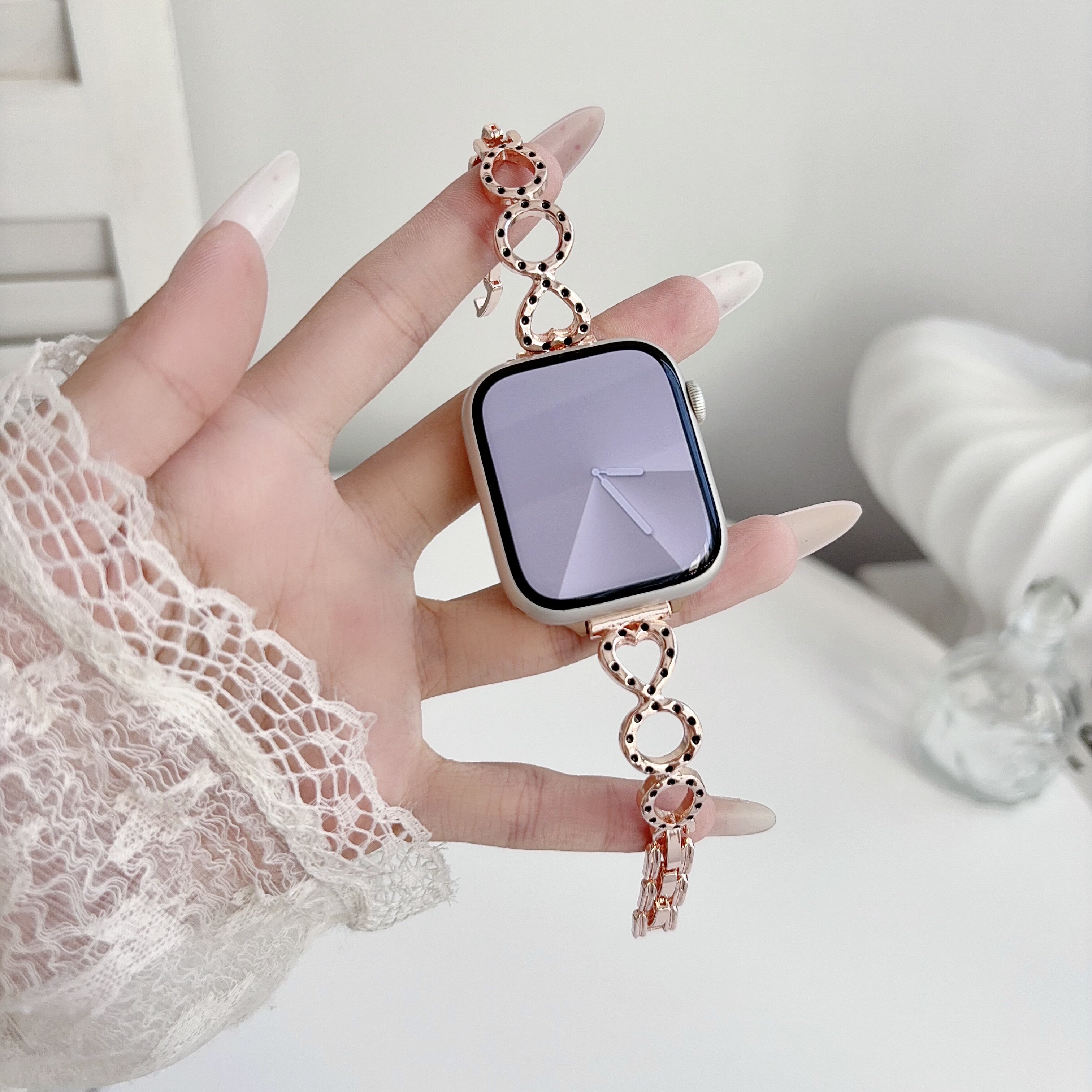 适用iwatch表带爱心圆环金属apple watch S12/S11/S10/S9/S8/SE