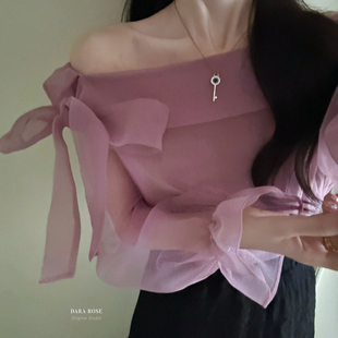 DARA ROSE-国温柔风chic气质一字肩蝴蝶结系带宽松仙气小衫S8655