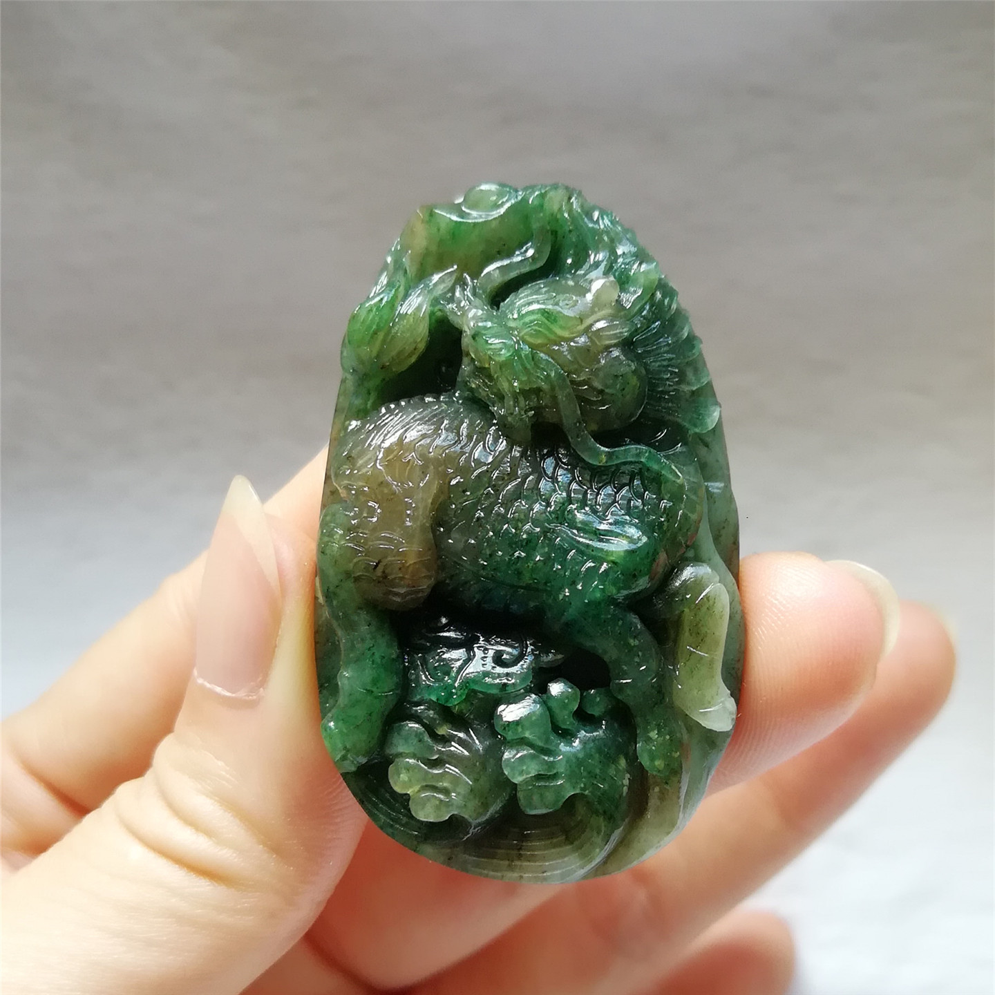 独山玉麒麟送福精雕吊坠