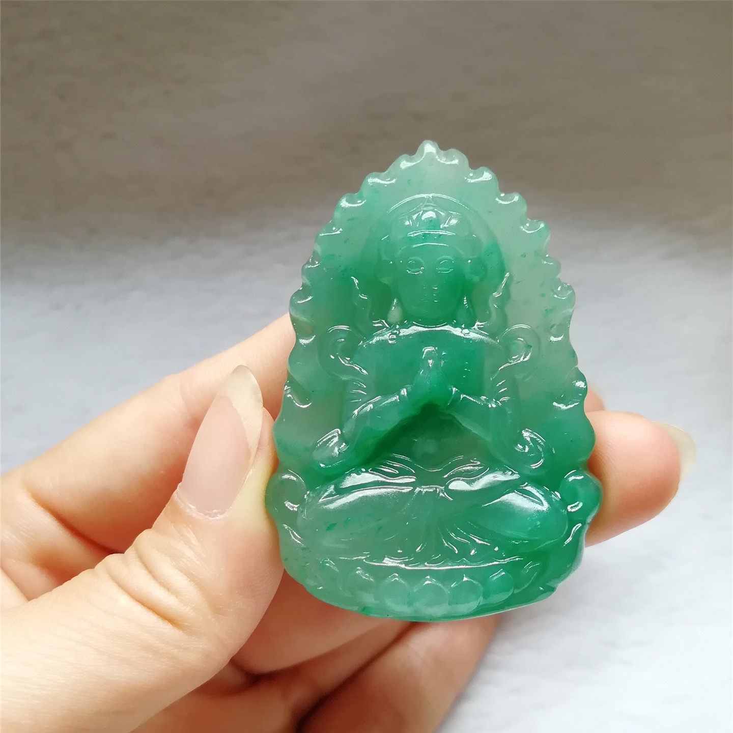 收藏天然独龙玉观音吊坠