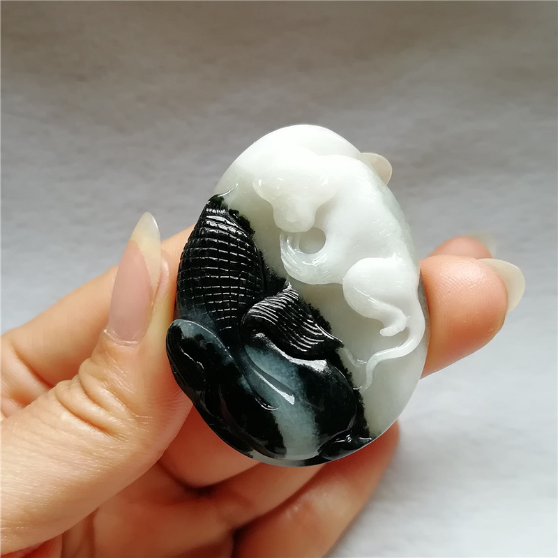 收藏天然独玉南阳独山玉吊坠猴子挂件生肖猴玉佩玉米福到玉坠孤品