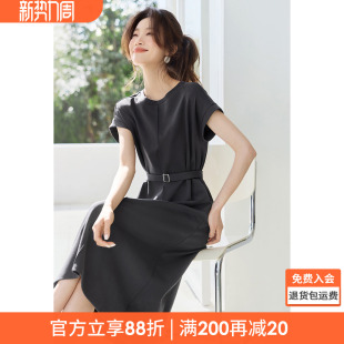 沫晗依美慵懒掐腰休闲宽松量感T恤后开叉连衣裙2026夏季新款长裙