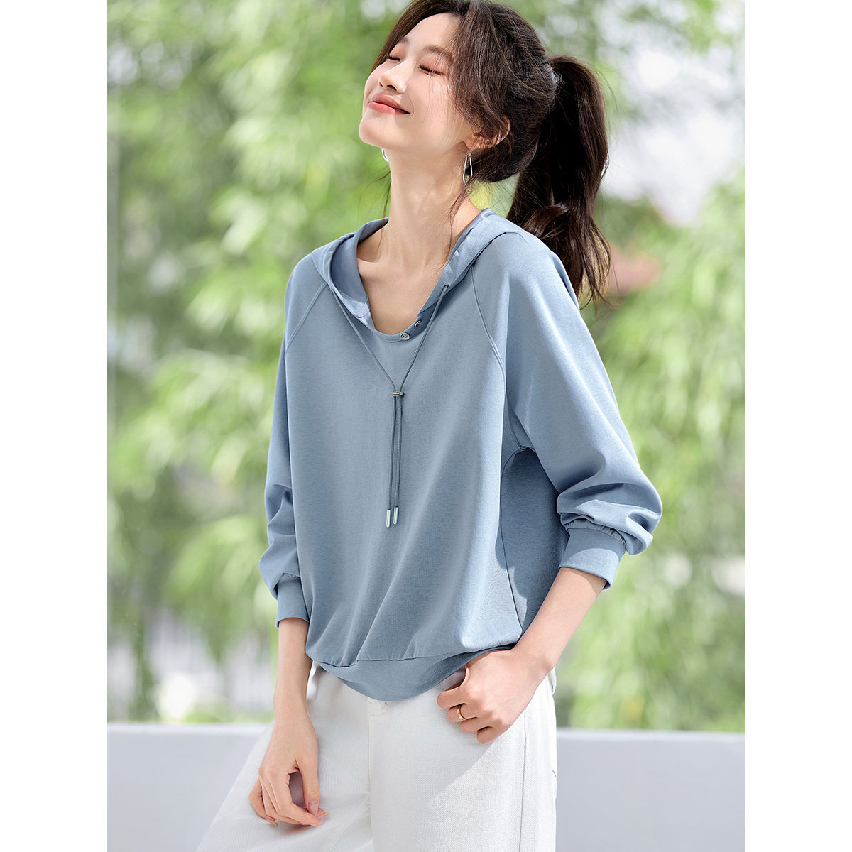 沫晗依美气质上衣春装新款欧若风连帽休闲百搭短款套头显瘦卫衣