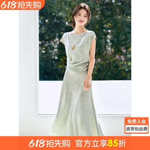 沫晗依美肌理缎面连衣裙女