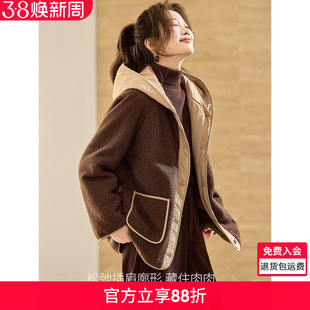 沫晗依美仿羊羔毛撞色短款外套2025冬季新款连帽漂亮独特棉衣女款