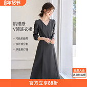 沫晗依美复古赫本风连衣裙2025秋季 百搭肌理长袖 V领腰带显瘦裙子