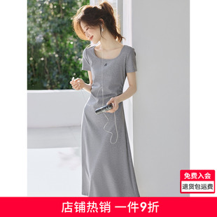 沫晗依美方领刺绣针织裙子2025夏季 收腰显瘦气质连衣裙女 新款 短袖