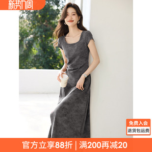 沫晗依美休闲U领褶皱侧开叉显白T恤裙2026夏季新款设计感连衣裙女