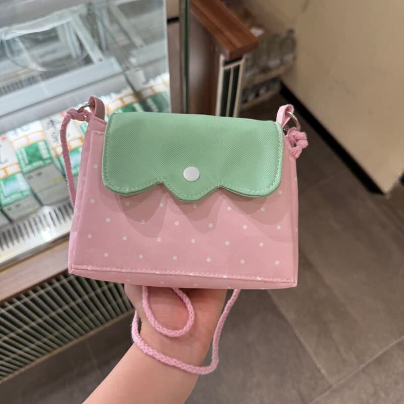 少女心粉色波点斜挎包可爱迷你小包包学生党百搭便携日常收纳小包