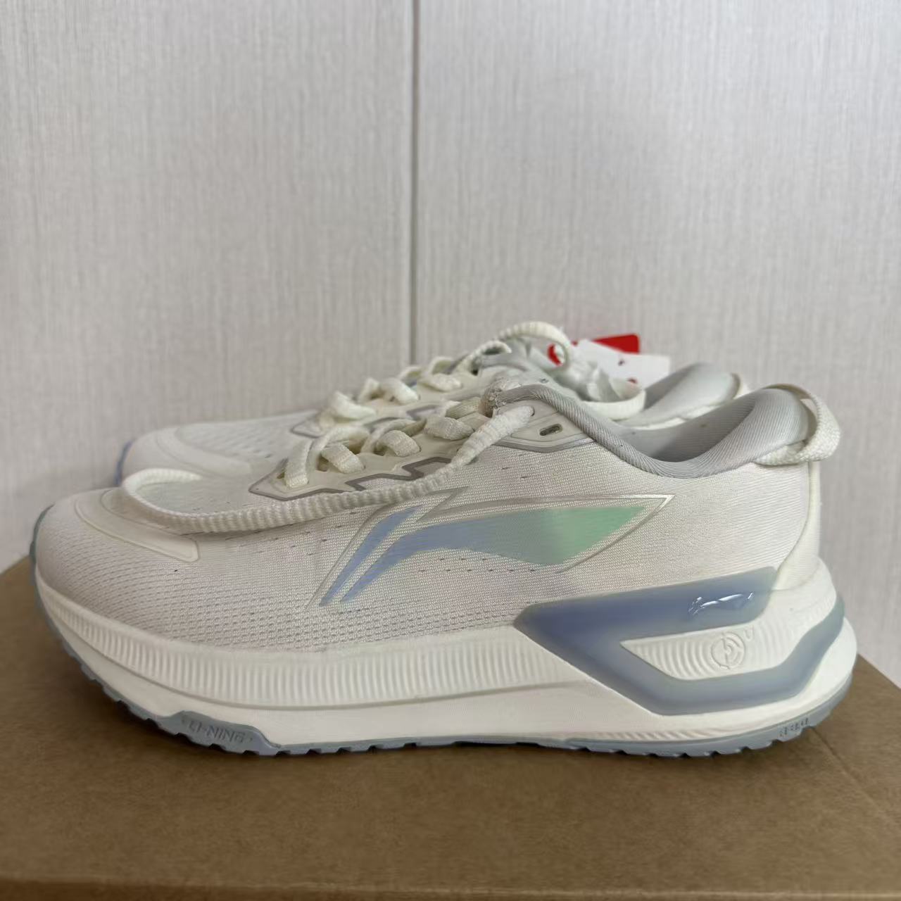 （瑕疵门店样鞋）李宁跑鞋女款越影3轻便运动鞋ARHT020