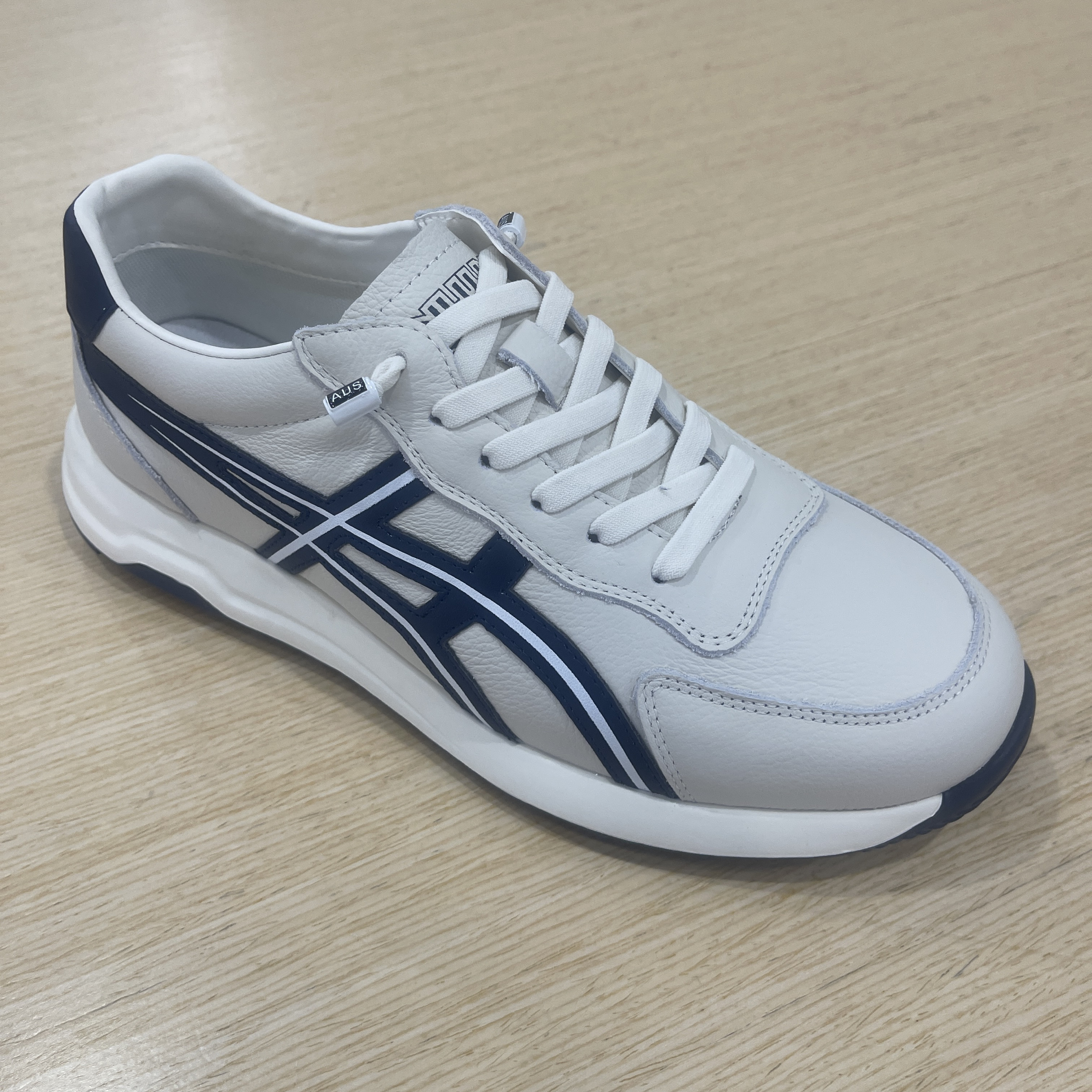 外贸运动休闲鞋男厚底轻便新款小白鞋真皮透气百搭舒适防滑男单鞋