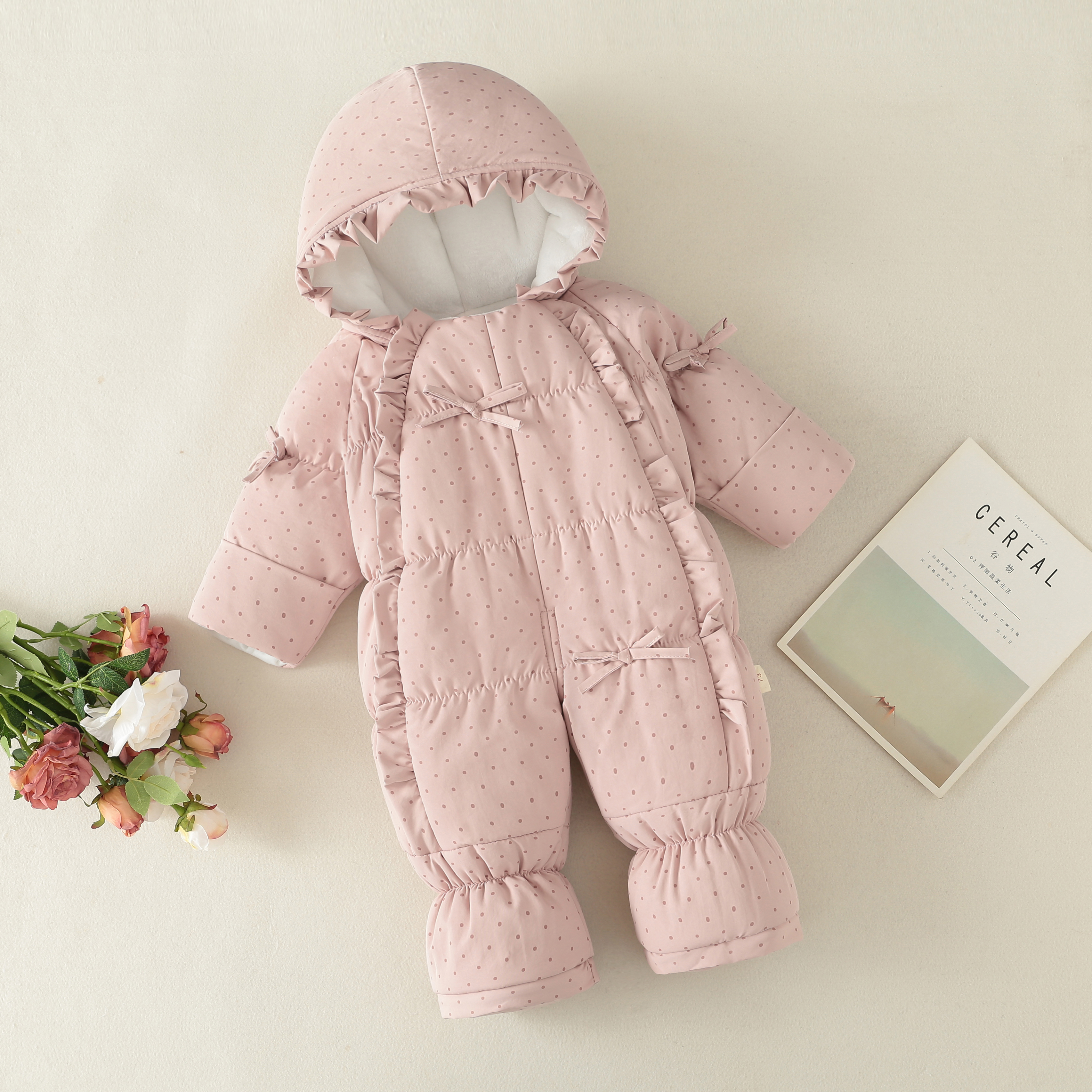 新生儿冬季满月女宝宝连体衣外出夹棉加绒棉衣保暖哈衣外出防风衣