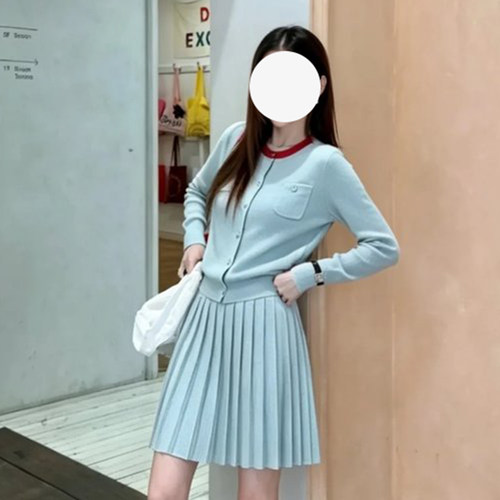 SW同源纺撞色圆领针织开衫+亚麻混纺松紧腰百褶短裙